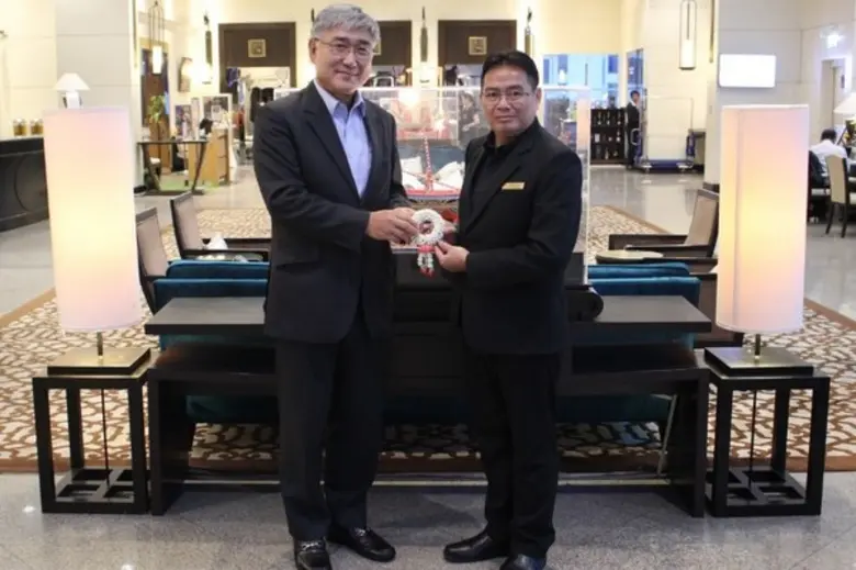 นายมนูญ วุฒิ ผู้จัดการทั่วโรงแรมเซ็นทารา ...