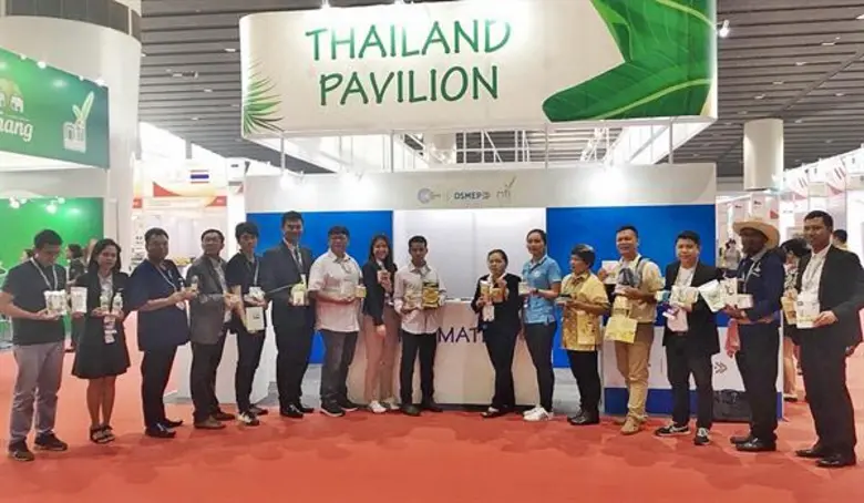 สสว. ควงสถาบันอาหาร ลุยตลาดจีน นำทัพ SME 17 เครือข่ายมะพร้าวและกล้วย คว้ายอดขาย 32 ล้านบาทในงาน FHW 2018