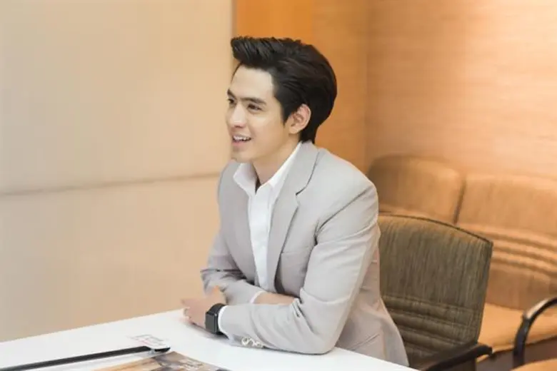 ”ครั้งแรก!! ของ ฟิล์ม-ธนภัทร กลับบทสัมภาษณ์ในนิตยสารจีน (ไท่ กว๋อ ทง) พร้อมฝากคำหวานเอาใจแฟนคลับชาวจีน ให้ช่วยติดตามให้กำลังใจกับผลงานต่อๆ ไป”