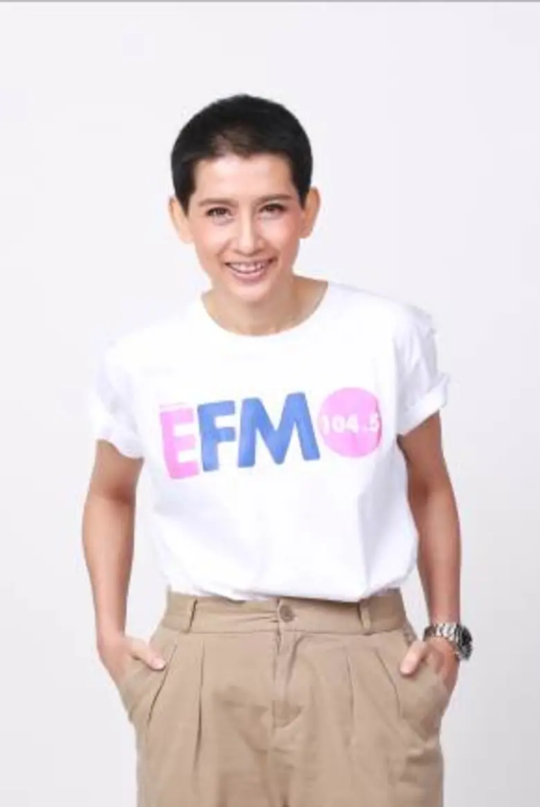 ช่วงนี้ดูจะมีงานเพลงให้ได้ติดตามกันเป็นพิ...