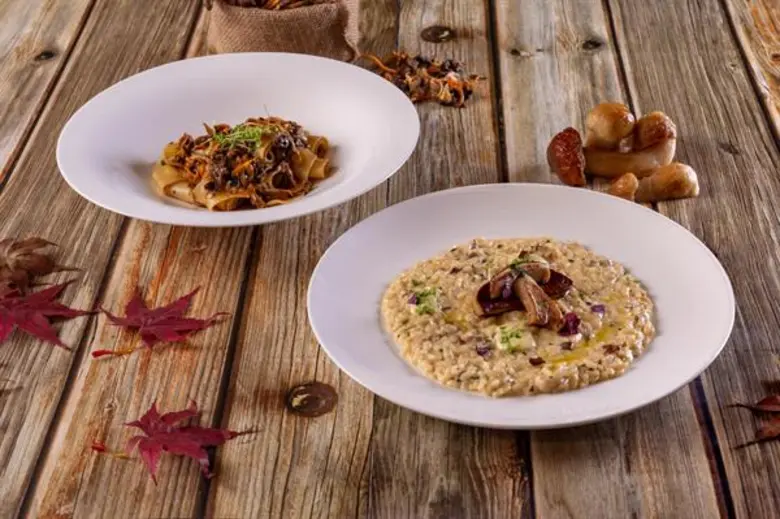 ห้องอาหาร อัพ แอนด์ อะบัฟ (Up & Above Res...