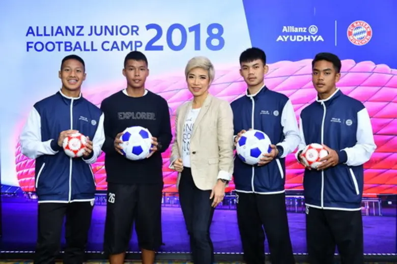 4 แข้งโจ๋ไทยสุดปลื้ม ร่วมค่าย Allianz Exp...