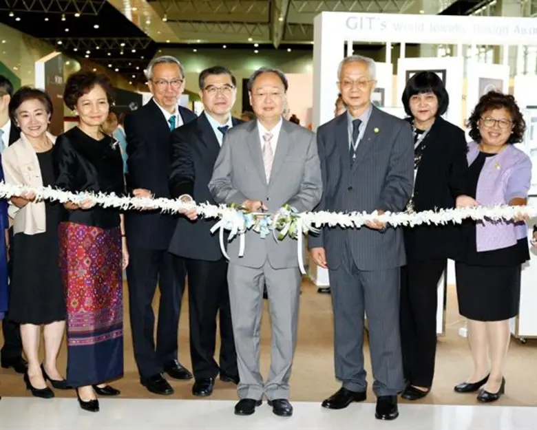 นายสนธิรัตน์ สนธิจิรวงศ์ รัฐมนตรีว่าการกระทรวงพาณิช...