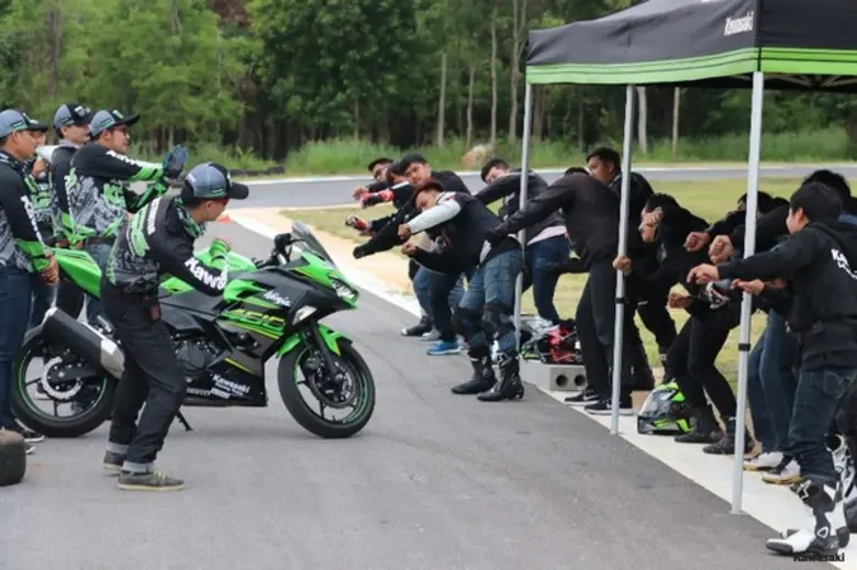 คาวาซากิ รวมพลังผู้แทนจำหน่ายฯ จัดกิจกรรม KGRS RIDING MEETING 2018 ส่งเสริมกรมการขนส่งทางบก!!