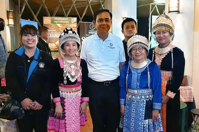 นางสาววานุรัตน์ แสนยากุล และนางสาวชโรธร เ...