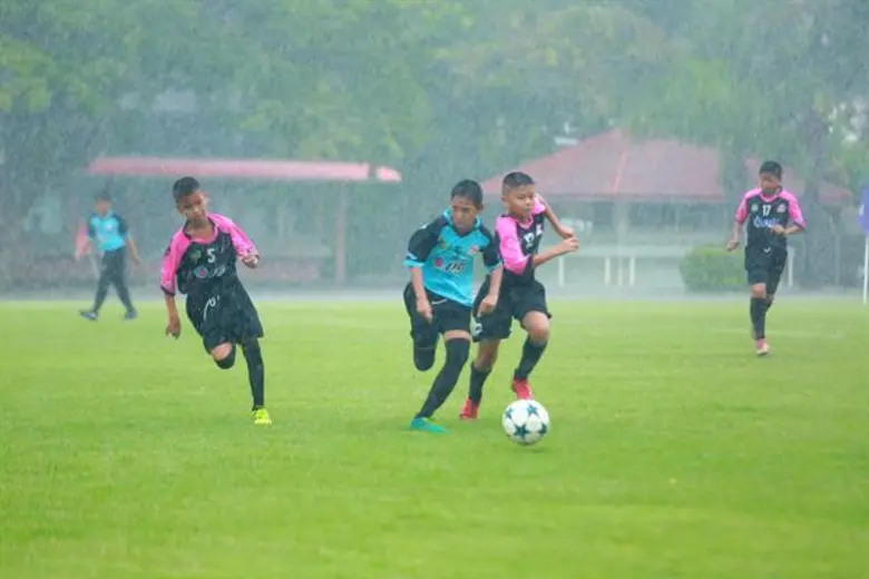 กลุ่ม ปตท. จังหวัดระยอง เปิดการแข่งขันฟุตบอล “PTT GROUP CUP 2018 ” ปีที่ 22 ชิงถ้วยพระราชทานสมเด็จพระเทพรัตนราชสุดาฯ สยามบรมราชกุมารี