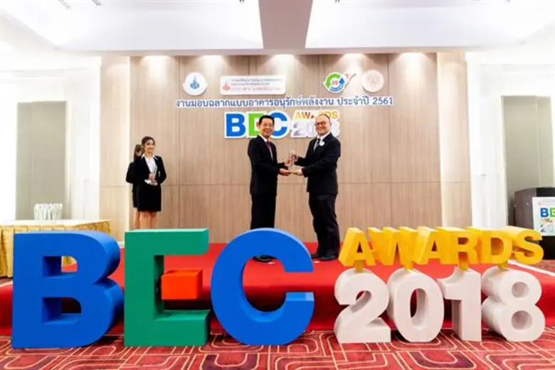 นายประพันธ์ศักดิ์ รักษ์ไชยวรรณ (ขวา) กรรม...