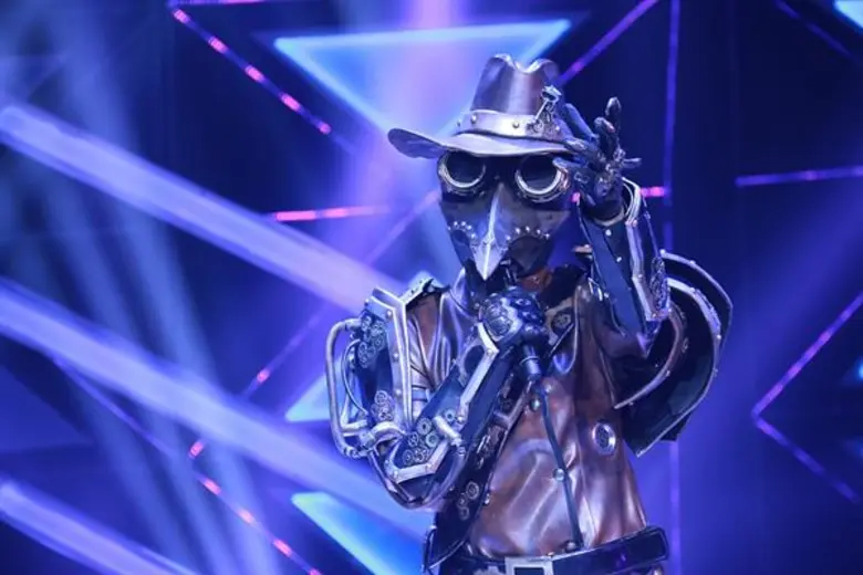 The Mask Project A ถอดหน้ากากซ้อนหน้ากาก หน้ากากอีกาเหล็ก คือ เอ๊ะ จิรากร