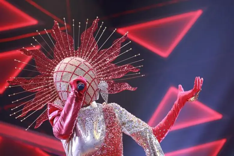 The Mask Project A ถอดหน้ากากซ้อนหน้ากาก หน้ากากอีกาเหล็ก คือ เอ๊ะ จิรากร