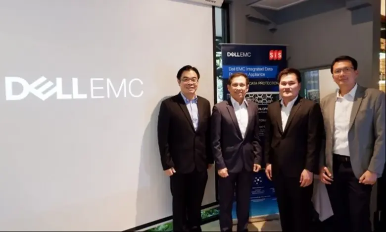 นายจิระศักดิ์ ตรังคิณีนาถ (ที่ 2 จากซ้าย)...