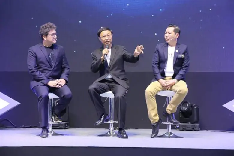 เชื่อดิจิทัลเปลี่ยนชีวิตถ้ามีสติในการเลือกใช้งาน ดีป้าจับมือสแพลช อินเตอร์แอคทีฟ เฟ้นหาผู้นำทางความคิด ใช้เทคโนโลยี ฟื้นเศรษฐกิจ พลิกโฉมประเทศ