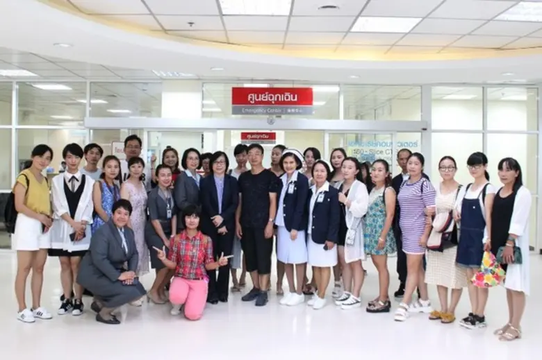 นางอรอานันท์ อนันต์ธนพัชร (ที่ 7 จากซ้าย)...