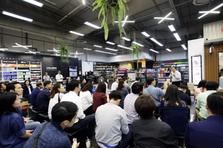 คุณวรวุฒิ อุ่นใจ ประธานสมาคมผู้ค้าปลีกไทย...