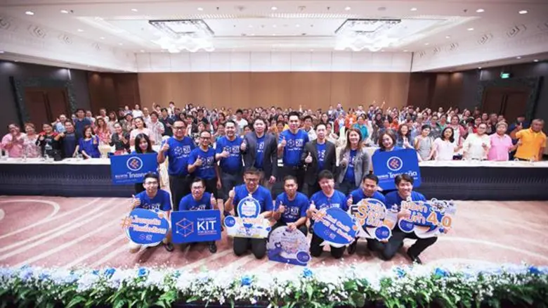 ธ.ไทยเครดิตฯ นำทีมอบรมโครงการพ่อค้าแม่ค้าพากเพียร Season 2 ต่อยอดความรู้ด้านสังคมไร้เงินสดให้แก่ผู้ค้ารายย่อยในพื้นที่ภาคตะวันออก และภาคตะวันออกเฉียงเหนือ