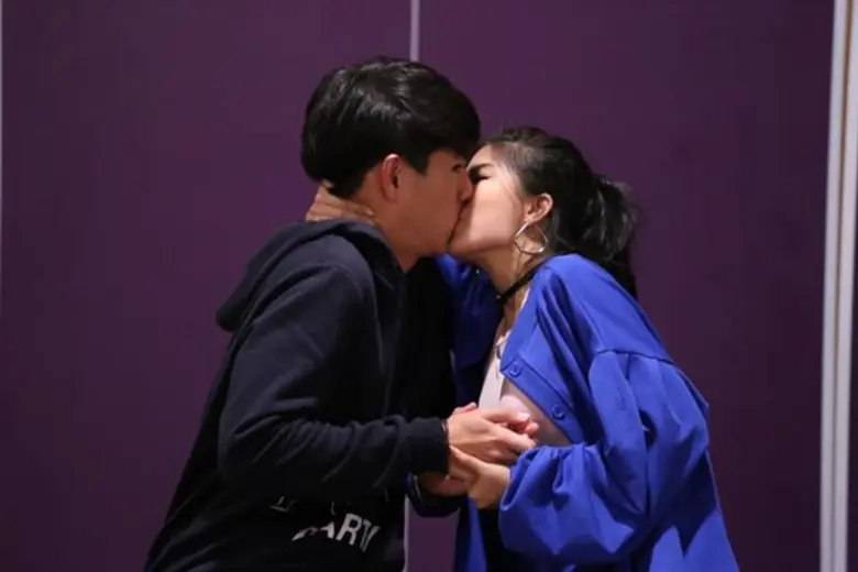 “ก้อย อรัชพร” สุดฟิน..จัดจูบชุดใหญ่ใส่ “ทอย ปฐมพงศ์”