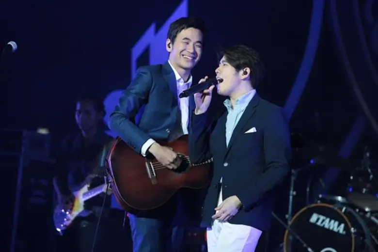 แสตมป์ ดวลสด อะตอม ถูกใจสาวกเพลงคัฟเวอร์ สนุก มันส์ เกินเรื่อง!