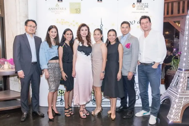 นนทกานต์ ทัพพะรังสี อึง (ที่สี่จากซ้าย) ก...