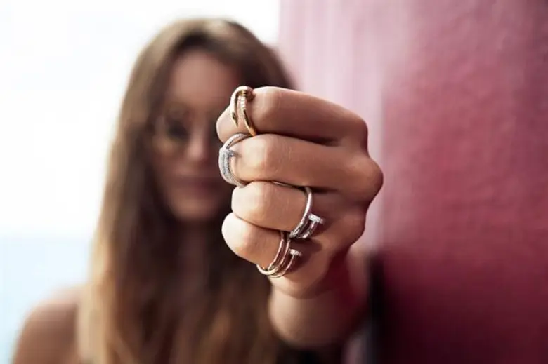 จุสต์ เอิง คลู (Juste un Clou) รุ่นใหม่ บาง โฉบเฉี่ยว เหนือกฎเกณฑ์ทุกความคาดหมาย