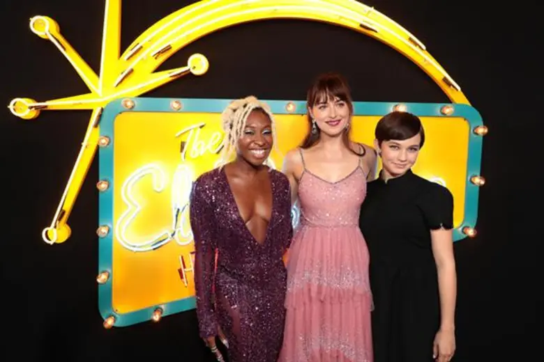 ทีมนักแสดงเช็คอินพร้อมกันที่ Bad Times at the El Royale World Premiere ณ ลอสแอนเจลิส