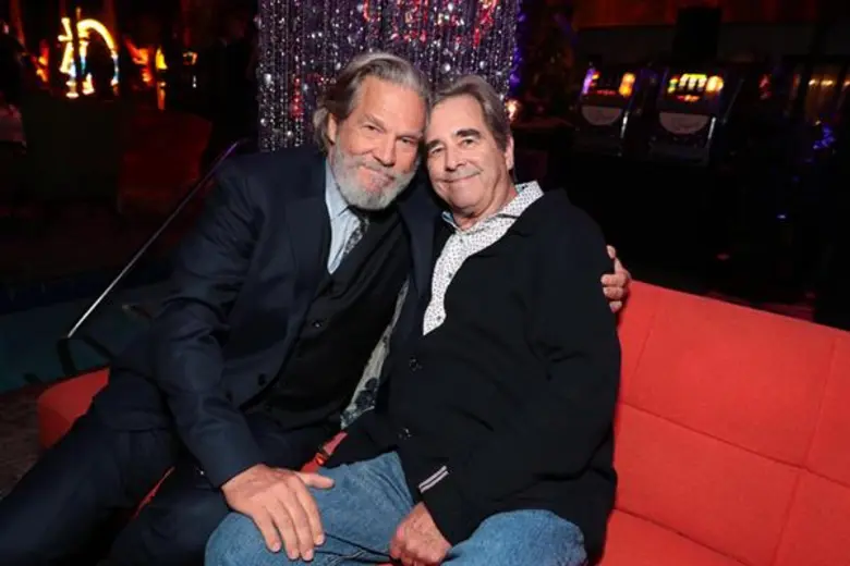 ทีมนักแสดงเช็คอินพร้อมกันที่ Bad Times at the El Royale World Premiere ณ ลอสแอนเจลิส