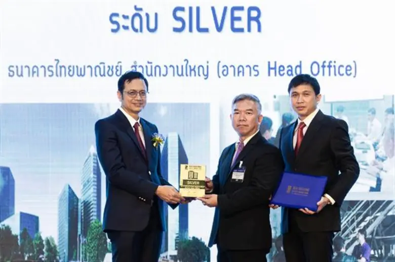 นายชาญ ศิริรัตน์ (ขวาสุด) รองกรรมการผู้จั...