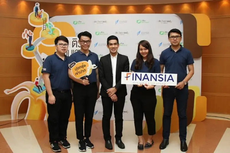 คุณณัฐพล คำถาเครือ (กลาง) ผู้อำนวยการอาวุ...