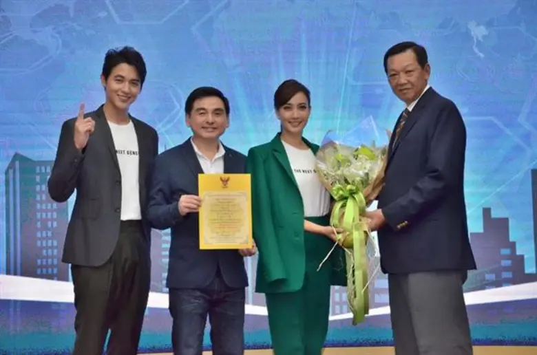 “เจมส์ จิ” เกี่ยวก้อย “แต้ว” ร่วมเฮ!! ฉลองเอไอเอสเป็นผู้นำเบอร์ 1 คลื่นความถี่มากสุดในไทย