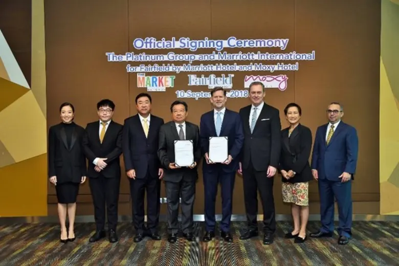 นายสุรชัย โชติจุฬางกูร (ที่ 4 จากซ้าย) ปร...