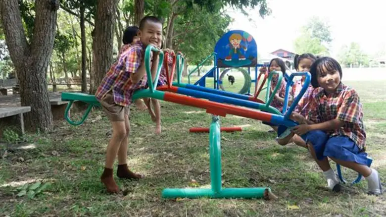 โกลเด้นแลนด์ต่อยอดการศึกษา แบ่งปันการเรียนรู้สู่สังคมในโครงการ โกลด์ กิฟวิ่ง (Gold Giving)