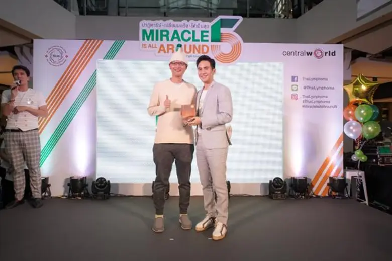 โป๊ป ธนวรรธน์ ออกแบบ "ถุงผ้ายาใจ" ช่วยเหลือผู้ป่วยโรคมะเร็งต่อมน้ำเหลือง แฟนคลับและผู้ป่วยร่วมทำบุญกวาดซื้อหมดภายใน 10 นาที