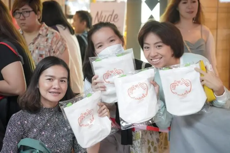 โป๊ป ธนวรรธน์ ออกแบบ "ถุงผ้ายาใจ" ช่วยเหลือผู้ป่วยโรคมะเร็งต่อมน้ำเหลือง แฟนคลับและผู้ป่วยร่วมทำบุญกวาดซื้อหมดภายใน 10 นาที