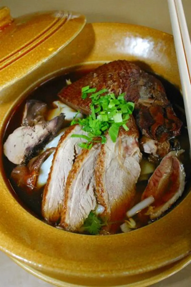 ห้องอาหารเรือนต้นค็อฟฟี่ช๊อป อร่อยไม่ธรรมดา