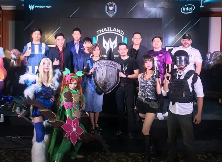 นายธีรวัฒน์ สุวรรณพินิจ (คนที่ 3 จากขวา) ...