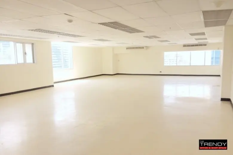 ให้เช่า อาคารสำนักงาน ออฟฟิศ สุขุมวิท ติด BTS นานา เริ่มต้นที่ 550 บาท/ตร.ม.