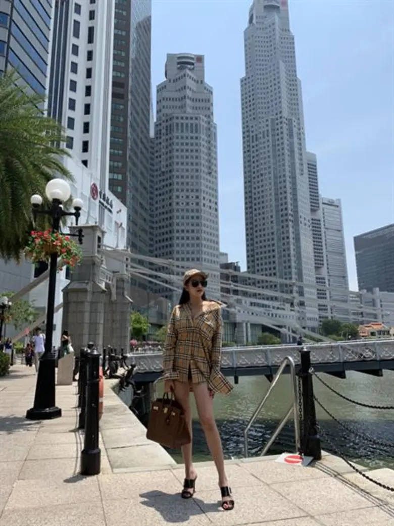 ทุกที่ คือ รันเวย์ ของ “ใบเตย อาร์สยาม” สวยแซ่บ...สุดเซ็กซี่อิน “สิงคโปร์”