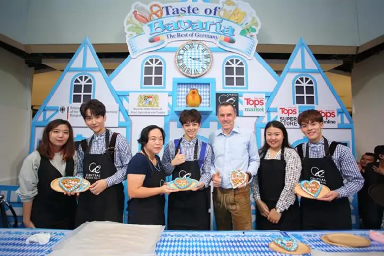 แฟนฯ แห่กรี๊ดล้น “บาส – คิมม่อน – คอปเตอร์ SBFIVE” บุกสาดความสนุก ฉลอง 'Taste of Bavaria’ สุดมันส์ที่ เซ็นทรัล ฟู้ด ฮอลล์
