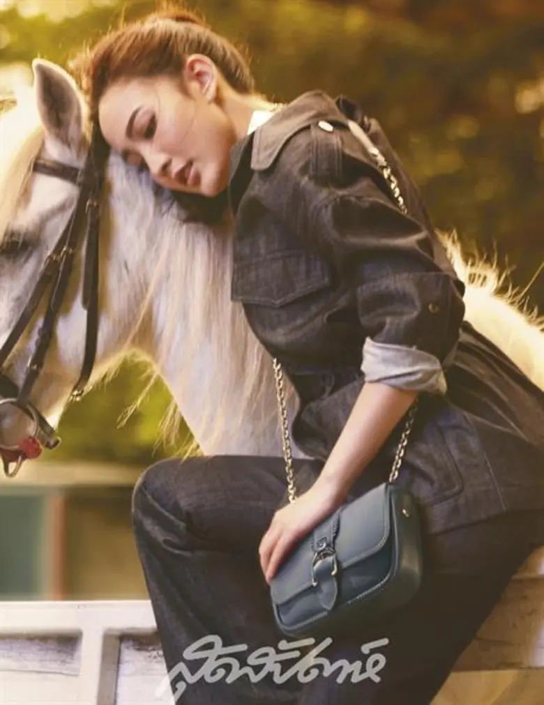 นิตยสารสุดสัปดาห์ ฉบับ กันยายน 2561 สองปกสุดคุ้ม พบคู่เลิฟ พีช-แพทริเซีย โชว์ความหวาน และ แต้ว-ณฐพร