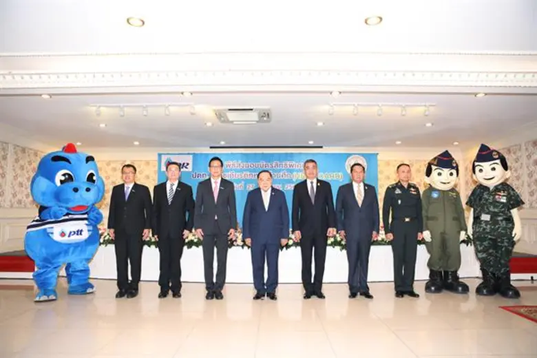 PTTOR ส่งมอบบัตรสิทธิพิเศษเชิดชูเกียรติทหารผ่านศึก (Hero Card)สะสมแต้มในอัตราพิเศษเมื่อบริการเติมน้ำมันหรือใช้บริการร้านค้าปลีกของ PTTOR