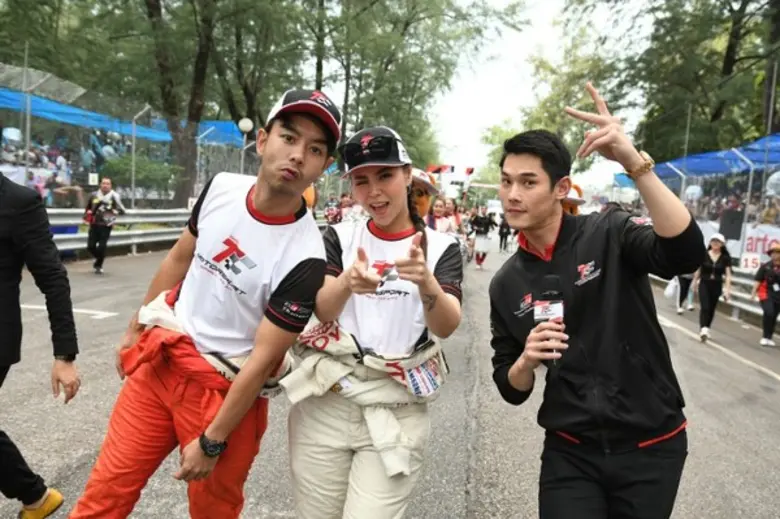 “ปราง-กัญญ์ณรัณ” ควง “โต้ง-ทูพีเซาท์ไซด์” มอบความบันเทิงสุดสนุกแบบ Live Alive ในโตโยต้า มอเตอร์สปอร์ต สนามภูเก็ต