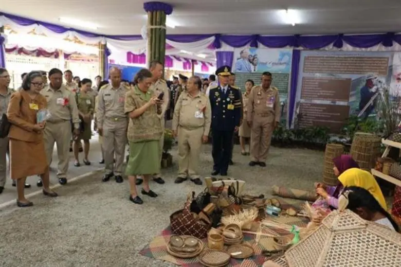 ส.ป.ก. ร่วมเฝ้ารับเสด็จฯสมเด็จพระเทพรัตนราชสุดาฯ สยามบรมราชกุมารี ในงานวันลองกอง ของดีเมืองนรา ครั้งที่ ๔๓