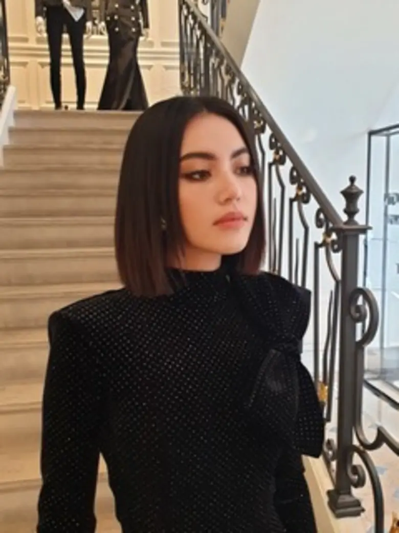 ใหม่ ดาวิกา กับ Total Look Balmain ที่จะเข้าไปดูโชว์ของ Balmain ในงาน Paris Fashion Week 2018 วันแรก