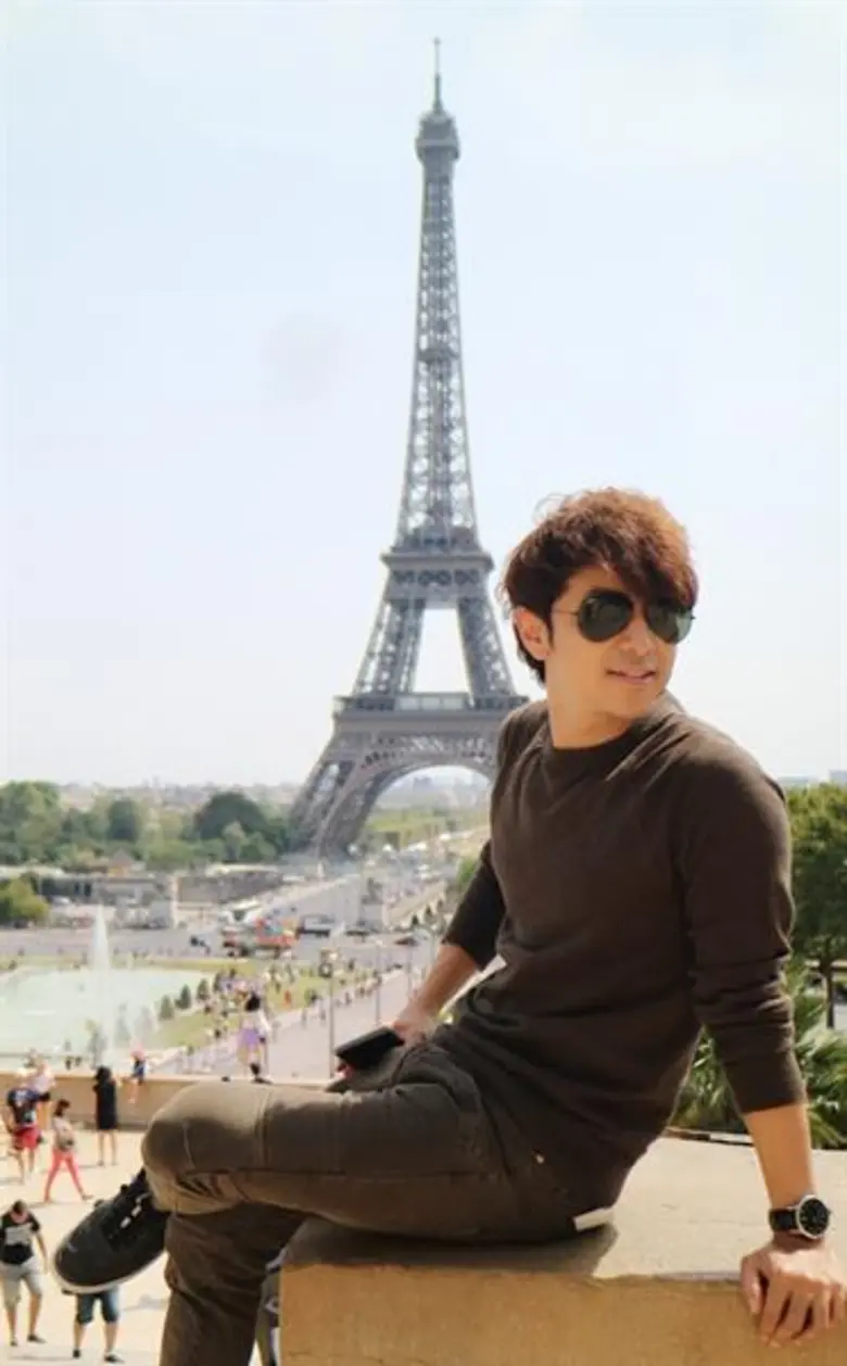 ดูเหมือน "ความรัก" กลังจะกลายเป็น "สีชมพู...