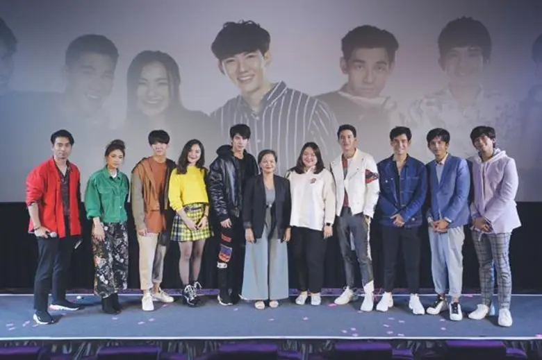 แรงดีไม่มีตก! สาวก “กร-น็อค” แห่บินลัดฟ้า ร่วมงาน “Together with me warm up party” ฟินกว่านี้ไม่มีอีกแล้ว