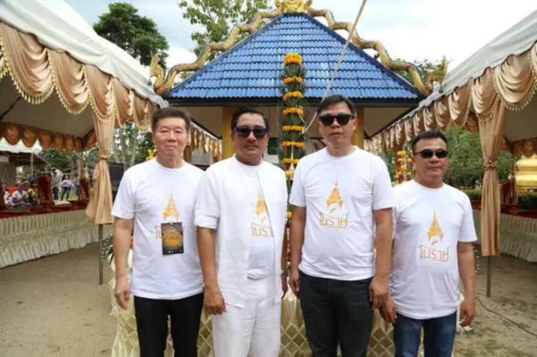 “เอ็ม พิคเจอร์ส” นำทัพนักข่าว กว่า 100 ชีวิตล่องใต้ จัดใหญ่ แถลงภาพยนตร์ “โนราห์” เปิดตัว “ไพศาล-เจด” พระ-นาง อลังการศรีวิชัยโชว์ ท่ามกลางสายฝนที่โปรยปราย