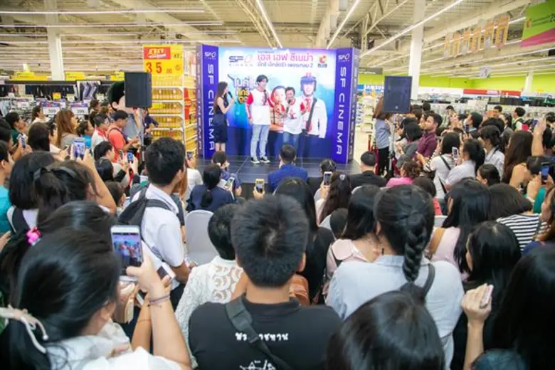 เอส เอฟ พาหนุ่มฮอตขวัญใจวัยรุ่น พีช-พชร และดิว่าสาว...