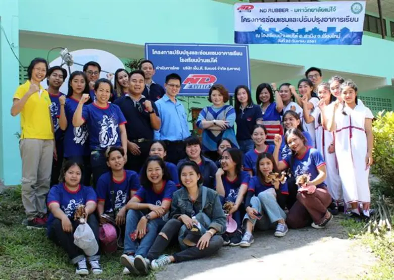 คุณชัยสิทธิ์ สัมฤทธิวณิชชา (ที่ 5 จากซ้าย...