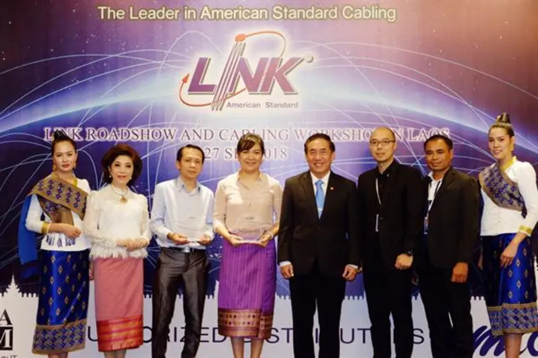 คุณสมบัติ อนันตรัมพร (ที่ 5 จากซ้าย) ประธ...