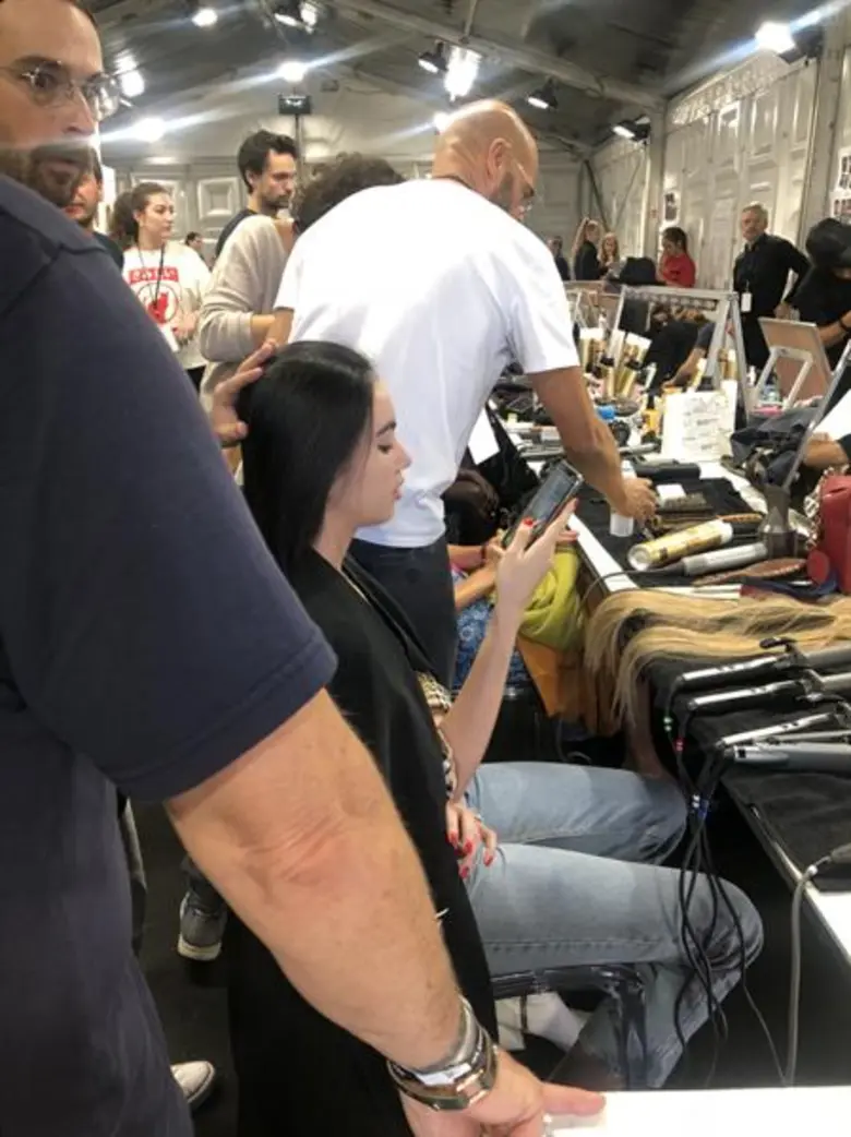 พลาดไม่ได้!! คืนนี้!! 1 ทุ่มตรงเวลาประเทศไทย ใหม่ ดาวิกา จะพกพาความสวยปัง รับหน้าที่ คนไทยคนแรกและคนเดียว! ร่วมโปรเจกต์พิเศษ River Project กับ ลอรีอัล ปารีส เมคอัพ เดินรันเวย์ลอยน้ำบนแม่น้ำเซนน์ (Seine River)