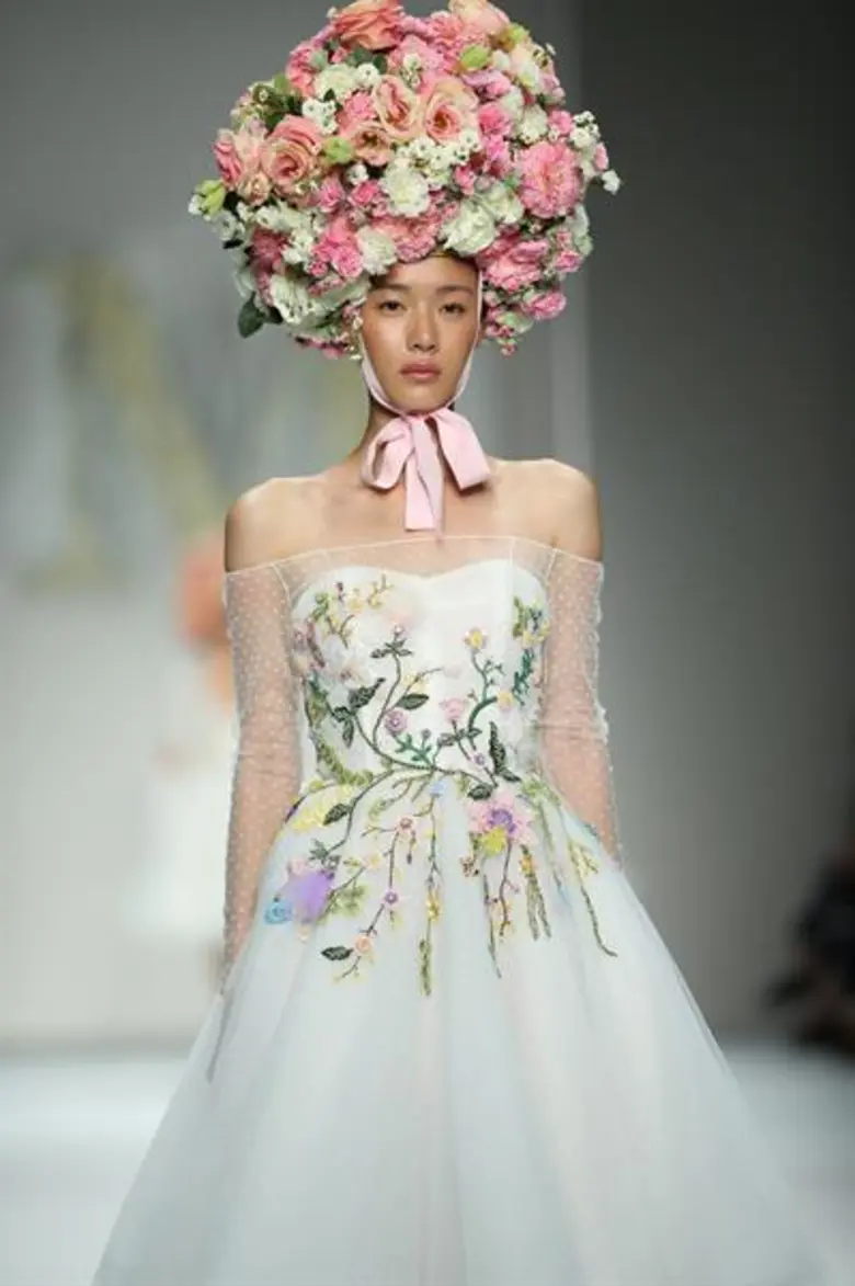 ใครว่าชุดเจ้าสาว ต้องสีขาวเสมอ