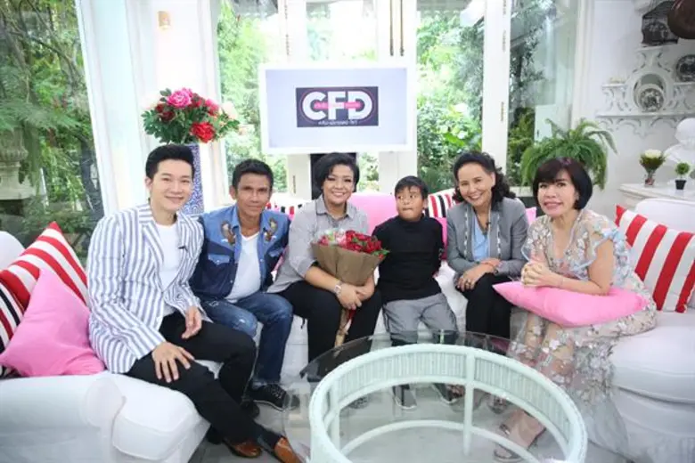 ทีวีไกด์: รายการ “คลับฟรายเดย์โชว์” “ยุ้ย ญาติเยอะ” เปิดใจเล่าหมดเปลือก เรื่องความรัก “ดอกฟ้า กับหมาวัด”